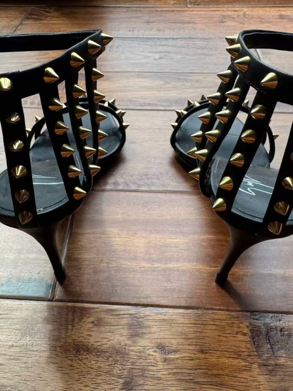 100% Authentic Giuseppe Zanotti Coline studded sandal, Sz 37.5 - Picture 2 of 8